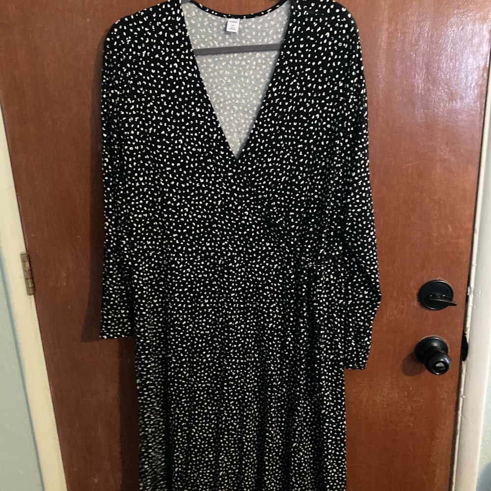 Black and White Faux Wrap style dress 3/4 length sleeve